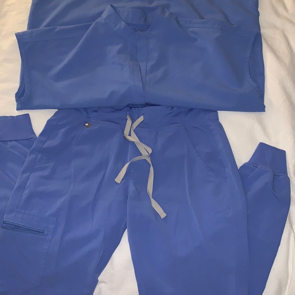 Figs scrubs